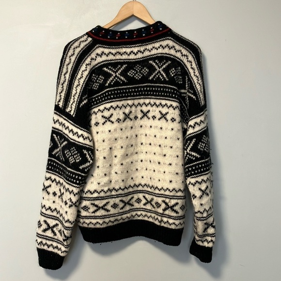 Nomadic Traders Wool Sweater made in Peru - Picture 6 of 6